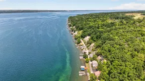Cayuga Lake Dock Sleeps 10 Near Wineries - Image 2