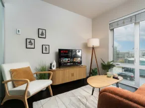 Cozy in Queen Anne - 94 Walk Score - Free Parking - Image 2