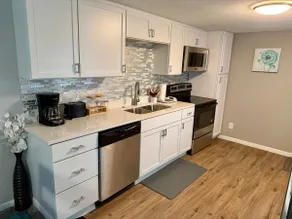 Clean Quiet- best KC location 2 bd/1bth Kng &Qn Bd - Image 4
