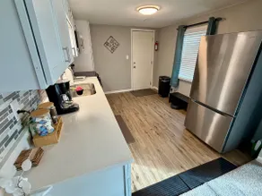 Clean Quiet- best KC location 2 bd/1bth Kng &Qn Bd - Image 5