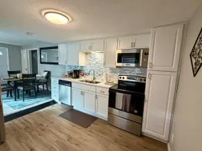 Clean Quiet- best KC location 2 bd/1bth Kng &Qn Bd - Image 3