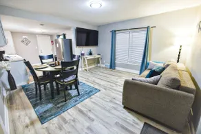 Clean Quiet- best KC location 2 bd/1bth Kng &Qn Bd - Image 2