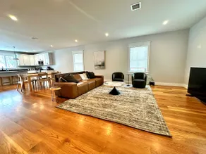 Luxe 3BR 2.5 bath King Beds in Montgomery Village - Image 2