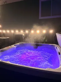 Hot Tub - Sauna - Pool table - Foosball - Arcade - Image 2