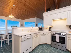 Regent Street Retreat *Ocean View*Pet Friendly - Image 3