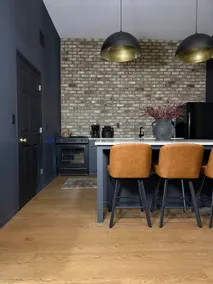 Mayday…a Vintage, modern downtown retreat - Image 3
