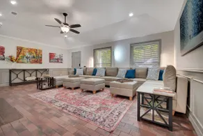 “Honey’s House” Huge Living Room and Patio! - Image 5