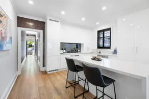 Serene Double Bay Home with Private Garden Courtyard - Image 3