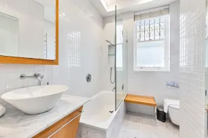 Serene Double Bay Home with Private Garden Courtyard - Image 4