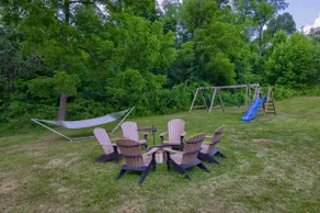 Enjoy a peaceful getaway with beautiful views - Image 3