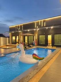 LYL 108 Private Pool Villa - Image 4