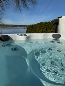 Panoramic Chalet Spa & Pool, Lac Aylmer - Image 5