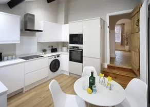 Central Stratford House With 2 Free Parking Spaces - Image 5
