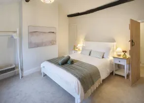 Central Stratford House With 2 Free Parking Spaces - Image 3
