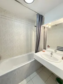 Le Bignon - Wifi, TV, 4 personnes, 1 min à pied du tram - Image 5