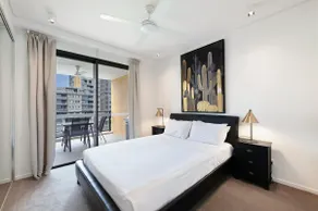 Lagoon Panorama - Relaxed Waterfront Escape near CBD - Image 5