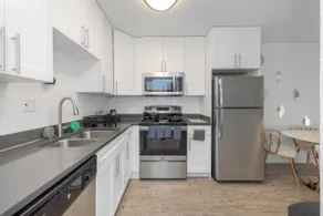 Tampa Comfort Loft on Kennedy - Image 3