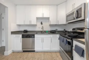 Tampa Comfort Loft on Kennedy - Image 4