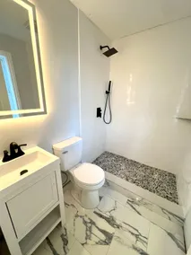 Cozy, updated 2-bedroom apartment in SONO - Image 4