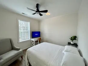 Cozy, updated 2-bedroom apartment in SONO - Image 5