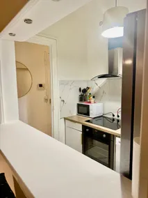 Eiffel Tower Jacuzzi Suite - Image 4
