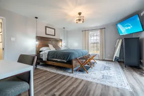 Cozy Claremont Farmhouse - Image 5