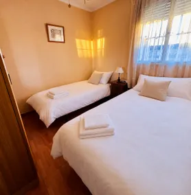 Bright 2-Bed Home in El Chaparral - Image 5