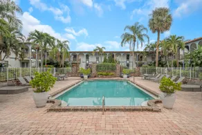 Modern 2BD Apt | TPA 5 min | Pool + GYM + Laundry - Image 2