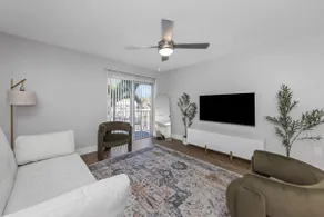 Chic 1 BD w/Pool, Gym & Laundry | 9 mins from TPA - Image 5