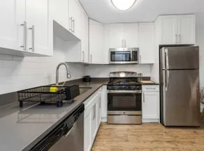Chic 1 BD w/Pool, Gym & Laundry | 9 mins from TPA - Image 2