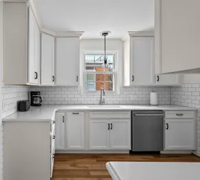 Ottawa Hills 3bd w Chef's Kitchen, King size bed, N64 - Image 2