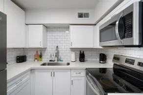 Midtown 2 King| Near Roosevelt Row - Image 4