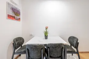 Cozy airport apartment - Image 3