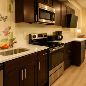 Sunny lower apartment suite - Image 2