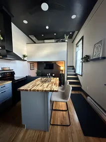 Cute, newly renovated, modern duplex - Unit B - Image 4