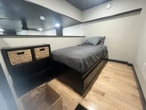 Cute, newly renovated, modern duplex - Unit B - Image 5
