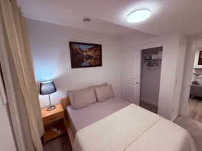 New & Modern Cozy Suite with Full Kitchen - Image 5