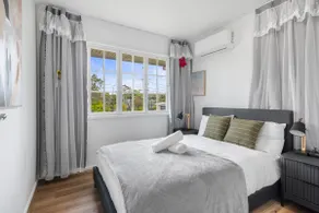 Modern Comfort near Westfield - Image 4