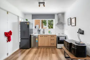 Modern Comfort near Westfield - Image 5