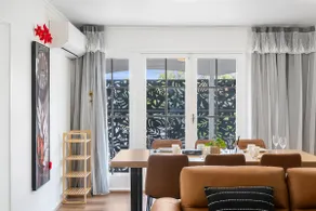 Modern Comfort near Westfield - Image 2