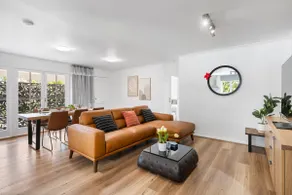 Modern Comfort near Westfield - Image 3
