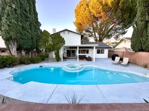 Newly Remodeled House, Spa, BBQ, Six Flags (9 mi) - Image 4