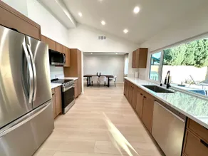 Newly Remodeled House, Spa, BBQ, Six Flags (9 mi) - Image 3