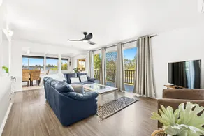 Harty's On The Lake - Image 2
