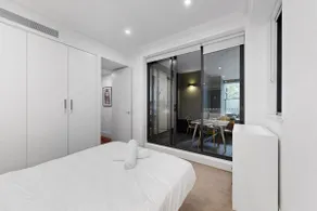 Courtyard City Apartment - Image 4