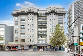 Courtyard City Apartment - Image 3