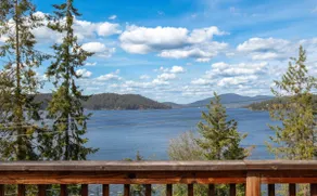 Cozy Lakeview Haven | Spacious Deck & BBQ - Image 2