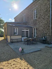 Family home with pool – reunion - Image 5