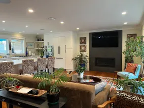 Burnaby–Coquitlam Retreat w/ Pool, near SkyTrain - Image 2