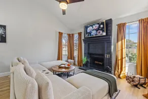 Bond Haven: Bright & Inviting Family-Friendly Home - Image 5